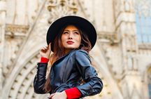Barcelona Private Photoshoot at Cathedral & Kiss Wall
