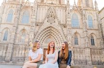 Barcelona Private Photoshoot at Cathedral & Kiss Wall