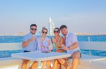 Private: VIP Luxury Yacht Tour With BBQ & Drinks