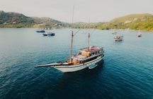 Sailing Flores to Lombok 5 days 4 Nights All Inclusive Trip