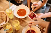 Central Budapest: Small Group Walking Food Tour with Drinks