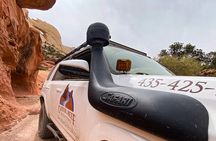 Waterpocket Fold Offroad Tour to Strike Valley Overlook