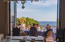 Cooking class in a charming villa in front of the sea
