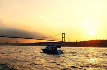 Bosphorus Sunset Yacht Tour with Guide and Snacks