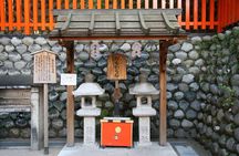 Fushimi Inari Deep Shinto Shrine Tour while Hiking with Expert 
