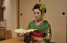 The Art of Geisha: Exclusive Show & Gion Walking Tour