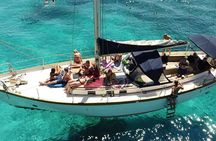Catania: Boat Trip with Aperitif, Prosecco and Snorkeling