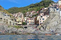 Cinque Terre Boat Tour : Swim, Snacks & Prosecco