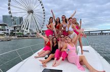 50ft Luxury Yacht Tour in Miami Beach Captain, Champagne & Party!