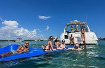 50ft Luxury Yacht Tour in Miami Beach Captain, Champagne & Party!
