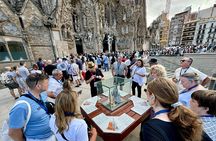 Sagrada Familia & La Pedrera Small Group Tour with Cava Tasting