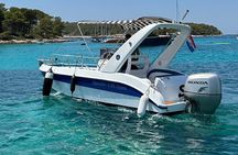 Private Boat Tour to Red Rocks and Paklinski Islands.