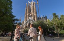 Barcelona Bike Tour: Your First Time Highlights with Locals