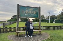 Private Day Tour of Hobbiton Movie Set, Rotorua Mud Pool & More
