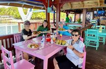 Roatán Custom Private Island Tour: Rum, Chocolate, & Culture