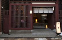 Gold Leaf crafting in Higashi chayagai, Kanazawa