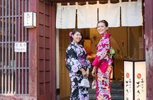 Gold Leaf crafting in Higashi chayagai, Kanazawa