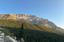 Moraine Lake and Lake Louise Sunrise Tour from Banff