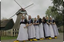 Private Minivan Zaanse Schans and Volendam Tour from Amsterdam