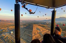 Hot Air Balloon Experience in Teotihuacan with Breakfast