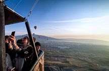 Hot Air Balloon Experience in Teotihuacan with Breakfast