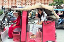 Jaipur City Tour by Women-Driven E-Rickshaw