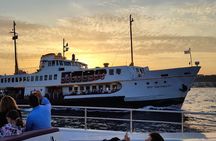 Istanbul Bosphorus Sunset Cruise on Yacht with Live Guide