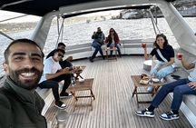 Istanbul Bosphorus Sunset Yacht Cruise with Guide and Snacks