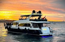 İstanbul Bosphorus Sunset Cruise with Guide - Snack and Beverage