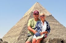 Full-Day Tour to Giza Pyramids, Egyptian Museum & Khan Al-Khalili
