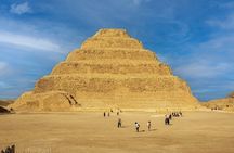 Private Day Tour to Giza Pyramids & Sphinx, Memphis and Saqqara 
