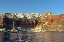 Private Caldera Cruise with Motor Yacht in Santorini