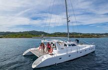 Private Catamaran Cruise around the Southshore of Roatan