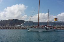 Barcelona: Skyline sailing tour with music and drink