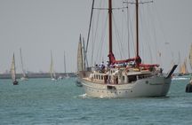 Barcelona: Skyline sailing tour with music and drink