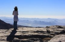 Nizwa and Oman's Grand Canyon: Full-Day Adventure