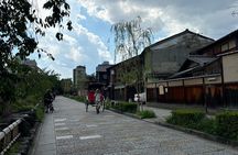 A Local prepared a family tour for you in Kyoto by E-bike!