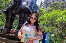 Guided Walking Tour in the Center of Medellin with Artistic Book