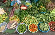 Phnom Penh Morning Breakfast, Market and Art Tour by Tuktuk 