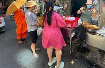 Phnom Penh Morning Breakfast, Market and Art Tour by Tuktuk 