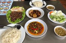 Phnom Penh Night Tuk Tuk Adventure and Local Food Tasting Tour