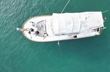 Private Boat Tour with Free Food and Drinks and Snorkeling