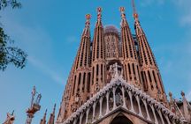 Photo Walking Tour Sagrada Familia and Gaudí in Barcelona