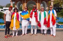 From Delhi: Taj Mahal Day Tour With Traditional Dress