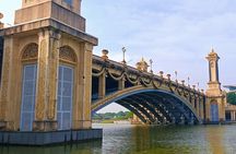 Shared Putrajaya Tour with Traditional Boat Cruise & Pink Mosque
