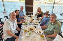 Local Street Food and Guided Walking Tour of Dubai Old Town