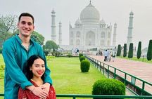 Taj Mahal Tour by Gatimaan Train with 5-Star Lunch & Tickets