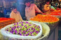 Mumbai by Dawn: Market Tour of Flowers, Fish, and More