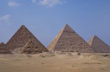 Private tour to Giza Pyramids, Sphinx and Egyptian museum