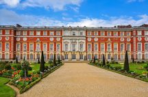 Private Chauffeured Tour to Hampton Court Palace from London